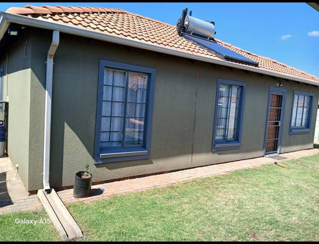 3 BEDROOM HOUSE FOR SALE IN SKY CITY